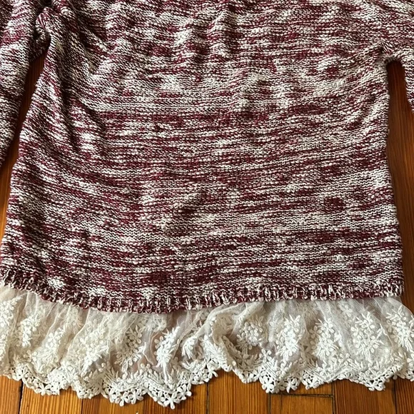 Red and white with lace sweater - Picture 4 of 6